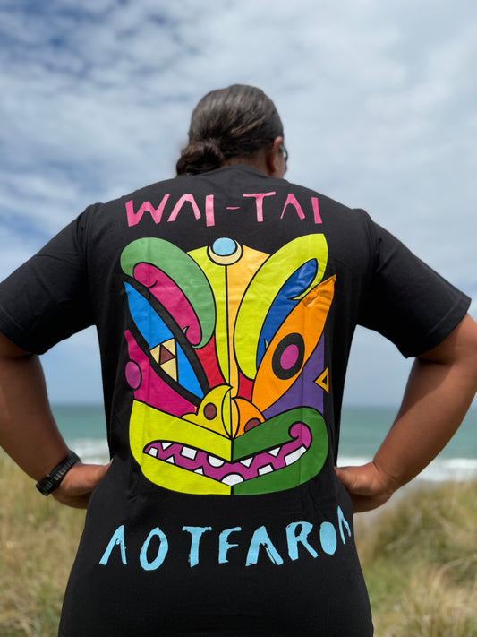 Ono Whitu 2.0 Unisex Tee in Black